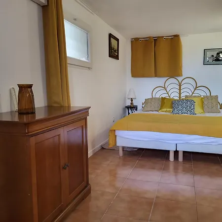 Les Trois Chenes Apartman Les Angles (Gard)